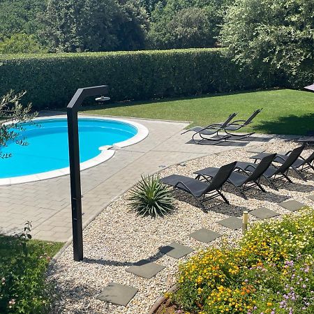 Sunny Apartments Затон Екстериор снимка