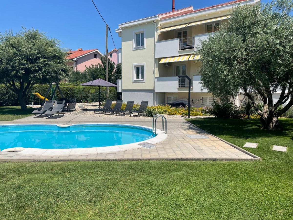 Sunny Apartments Затон Екстериор снимка